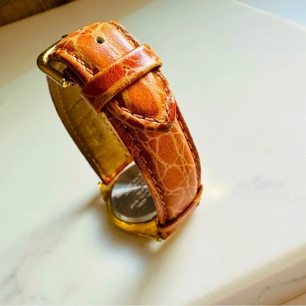 VTG Armitron Quartz Tazmanian Devil Gold Leather Watch 33.2mm 18.5mm Lug Runs